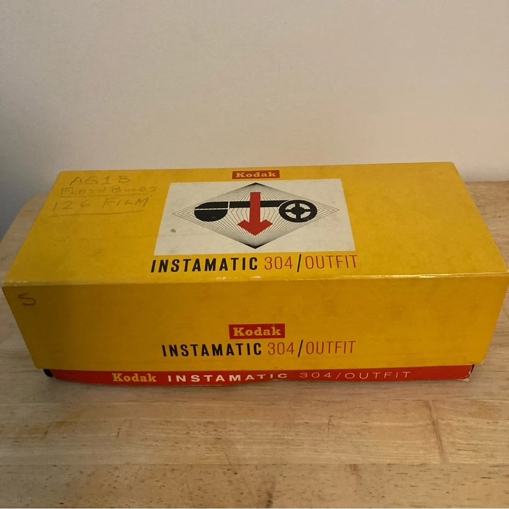 Vintage Film Camera 1960’s Kodak 304 Instamatic Outfit
